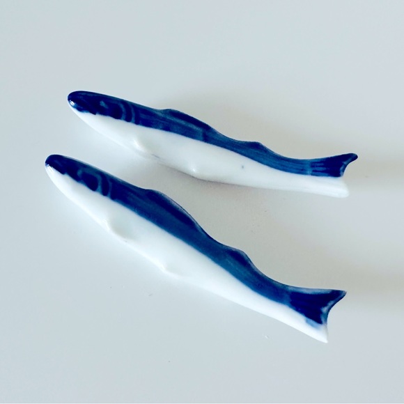 Vintage Retro Small Ceramic Blue & White Fish Chopstick Rest 3.5" - Picture 3 of 6